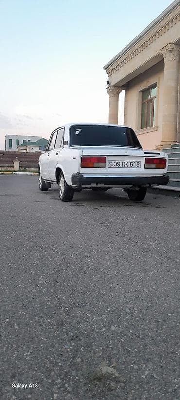 Motonəqliyyat: VAZ 2107, ağ rəng, sedan kuzov. Texniki xüsusiyyətlər və — 1