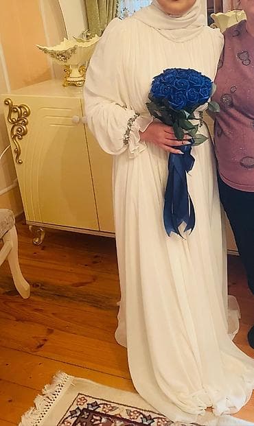 xinayaxdi: Ağ rəngli, qapalı üslubda ziyafət/nişan gəlinliyi. - Uzun, axıcı — 1