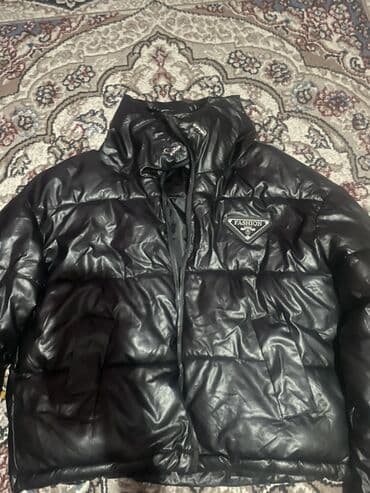 Qara rəngli şişmə qış gödəkçəsi - Material: parıldayan, suya davamlı lalafo.az -da Qara rəngli şişmə qış gödəkçəsi - Material: parıldayan, suya davamlı