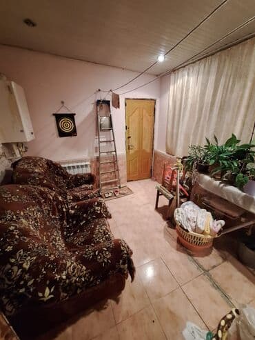 6 cı mikrorayon satılan evlər: Bakı, 8-ci kilometr, 3 otaqlı, Köhnə tikili, m. Neftçilər, 96 kv. m — 5