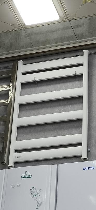 paltar suşilkası: Ağ rəngli hamam radiatoru (deşikli nərdivan tipli “suxoy — 1