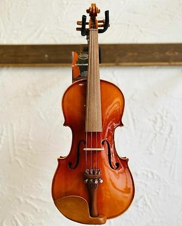 elektro gitara satilir: Ölçü 4/4 Marka: Dominguez İstehsalçı: Çexiya Üzərində yay, konifol və — 1