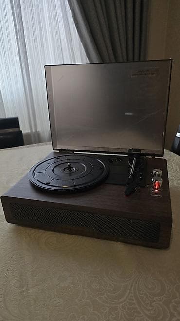 retro gramofon: Musiqi həvəskarları üçün retro dizaynlı vinil pleyer/turntable — 7