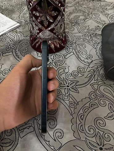 ıphone 4: IPhone 13, Qara — 4