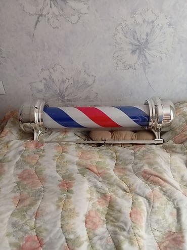 kreslo carpayı: Bərbərxana üçün peşəkar kreslo və klassik barber işarəsi (barber pole) — 4