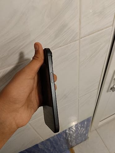 apple adapter: Qara, Face ID — 4