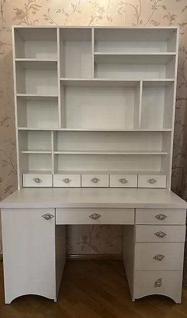 polkalar: Düz masa, Stulsuz, Polkalı, Siyirməli, Sadə laminat — 1