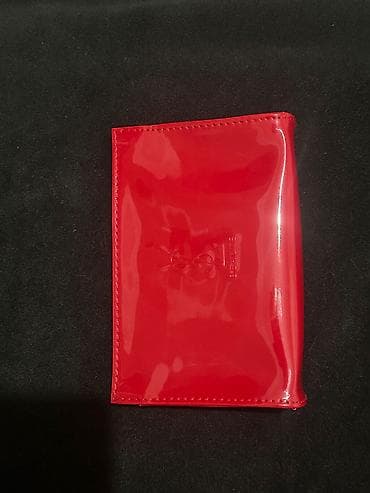 женский кошелек: Ysl 
Маленький клатч
Идет как косметичка и как кошелек — 1