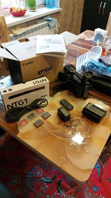 ses yazan cihaz: Canon XF100 və aksesuarları: Əlavə tripod, Əlavə yaddaş kartları(3 — 3
