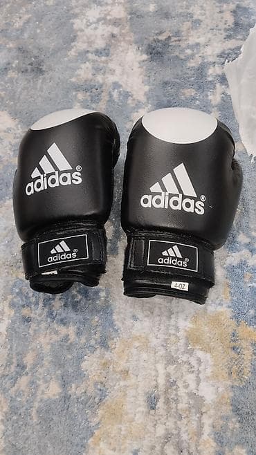 Adidas döyüş dəsti – uşaq/yüngül çəkilər üçün razmeri; L Tərkib: - — 3
