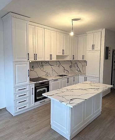 Mətbəx mebeli – klassik üslubda ağ rəngli dəst - Dizayn: Klassik