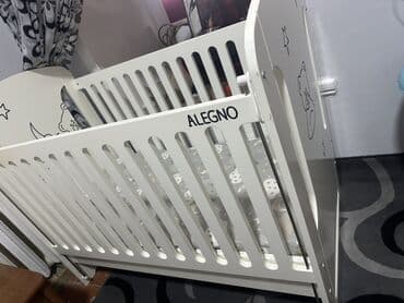 столик на кроватку: Для девочки и мальчика, Четырехугольная, Колыбель, С бортиками, С матрасом, Без механизма качания — 1