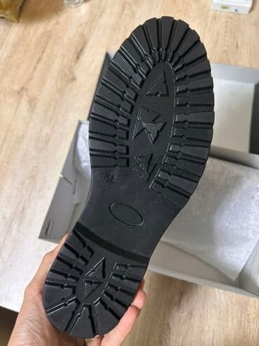 kisi: Türkiyədən sifariş olunub təmiz dəridir yumşaq rahat ayaqqabıdır. Ölçü — 6