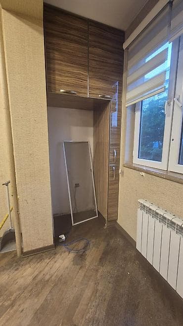 Мебель: Mətbəx mebeli dəsti uzerinde qaz aspirator moyka verilir Olcu: 6metr — 2