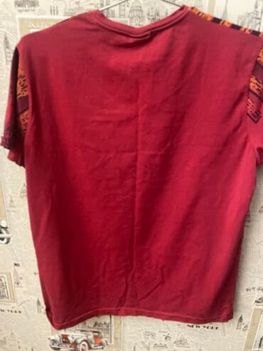 futbol koynəyi: RVCA köynek Ölçü: XXL Xl bədənədə uyğundur. Az geyinilib — 2