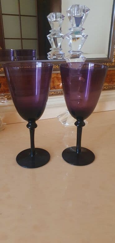 Qədəhlər, rəng - Bənövşəyi