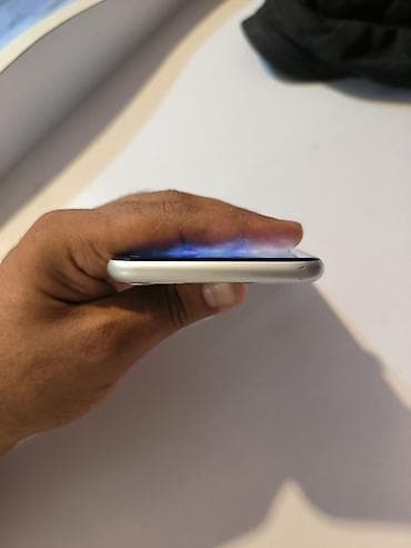apple m1: IPhone 11, 64 GB, Qara, Face ID — 8