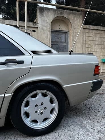 turbo az c class: Mercedes-Benz 190: 2 l | 1991 il Sedan — 16