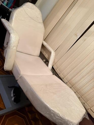 həkimə aid şəkillər: Tibbi kreslo — 1