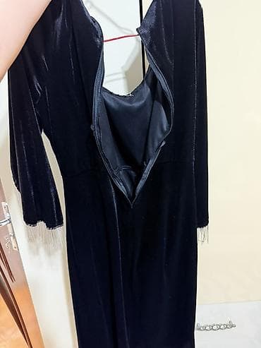 qara donlar: Qadın gecə/ziyafət donu - Rəng: qara - Parça: yumşaq məxmər (içinin — 2