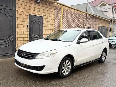 masin satisi kreditle: Dongfeng (DFM) S30, ağ rəngli sedan. Taksi buraxilisi var 3031 e qeder — 2