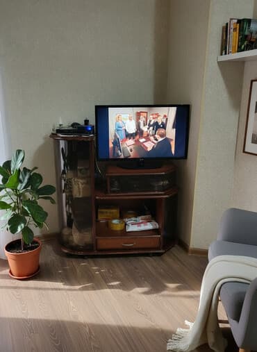 kunc mebeli: İşlənmiş, Künc Tv altlığı, Polkalı, Şüşəli — 1