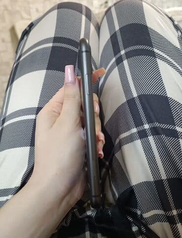 Apple iPhone: IPhone 11, 64 GB, Qara, Face ID — 5