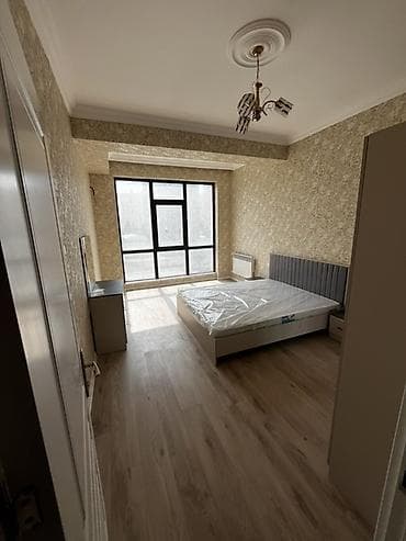 ağdaşda satilan evler: 1 otaqlı mənzil – açıq mətbəxli studio plan - Geniş işıqlı zal: divan — 3