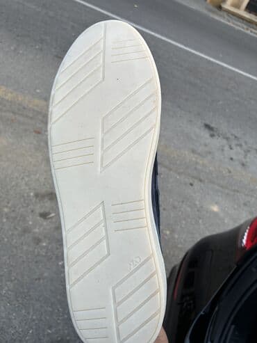 kişi strinqləri: ALDO brendi
cox rahat 
razmer razmere — 3