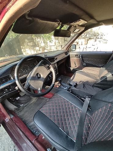 lada mostu: Mercedes-Benz 190: 2.3 l | 1990 il Hetçbek — 7