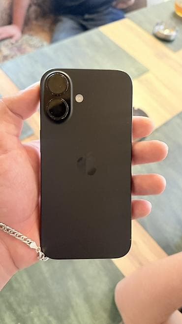 iphon 6 plus: IPhone 16, 128 GB, Qara, Face ID — 1