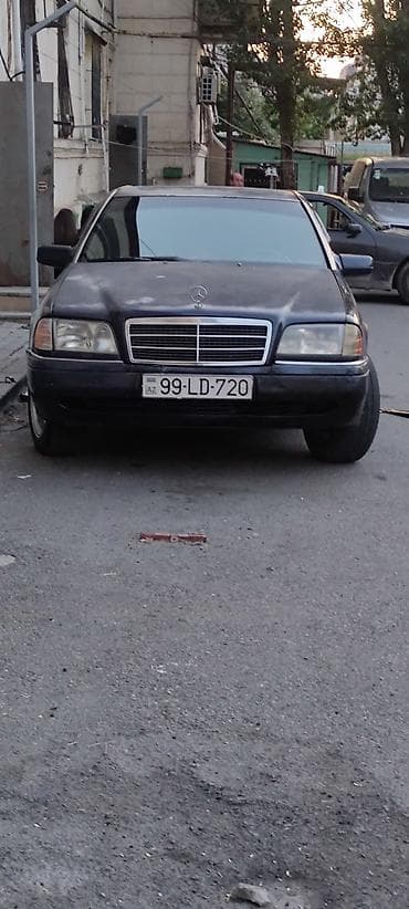 priora kapotu: Mercedes-Benz C220 sedan - Kuzov: W202, 4 qapı, tünd mavi rəng - — 2
