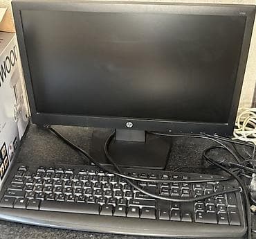 HP V194 monitor + klaviatura dəsti - Ekran: HP V194, təxminən 18.5–19