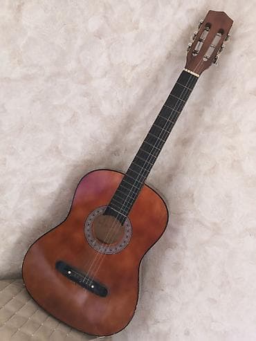 gitara tarnada: Klassik akustik gitara - Korpus: tam ölçülü klassik forma, parlaq — 3