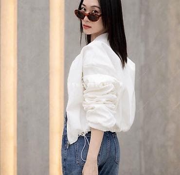 godekce: Ağ rəngli qısa bomber gödəkçə - Minimalist dizayn: yaxası və ön — 3