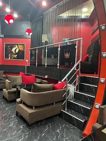 qirmizi cive: Tam təchizatlı, modern interyerli ictimai iaşə/istirahət məkanı — 6