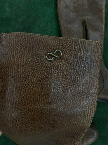 çəkmə: Waggon brendinden 290azne endirimle alinmiwdi yaxwi veziyetdedir — 2