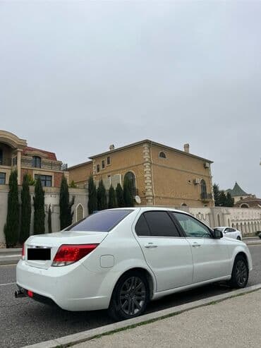 saipa saina 2019: Iran Khodro : 1.7 l | 2018 il 299000 km Sedan — 4