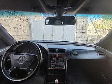 Su nəqliyyatı: Mercedes-Benz C 200: 2 l | Sedan — 7