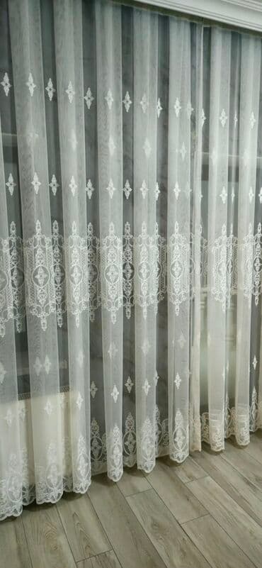 qeşeng şekiller: Qəşəng pərdələr otağa zəriflik qatır. Ağ tül pərdələr işığı yumşaq — 8