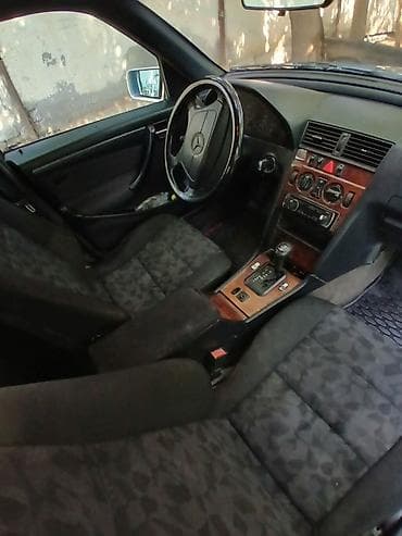 traktor te 150: Mercedes-Benz C-Class: 2.5 l | Sedan — 1