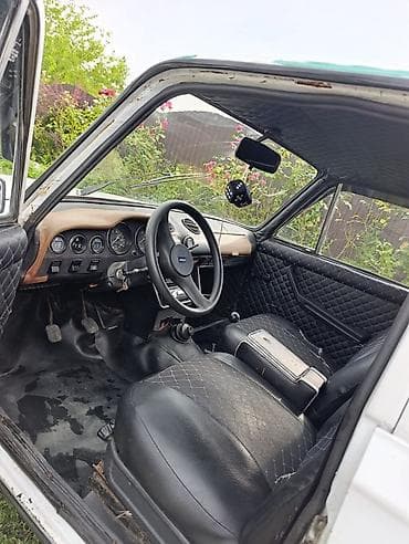 ağ niva: VAZ 2101 “Jiquli” sedan - Kuzov: klassik 4 qapılı sedan, ağ rəng - Ön — 8