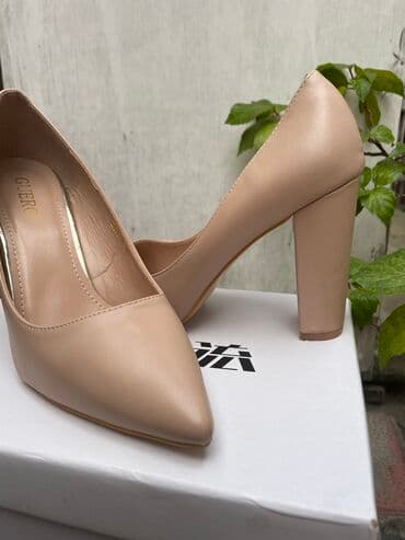 женские сапоги на каблуке: Туфли, Размер: 40, цвет - Бежевый, Новый — 2