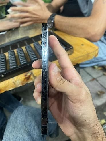 beats studio 3: IPhone 13 Pro, 128 GB, Graphite — 4