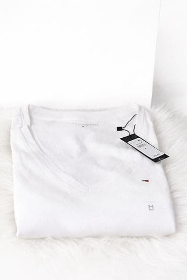 tommy life: Ağ rəngli qadın köynəyi – V yaxalı, qısaqol basic model. Minimalist — 1