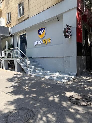 Nərimanov rayonunun mərkəzində, piyada axınının çox olduğu küçədə — 1