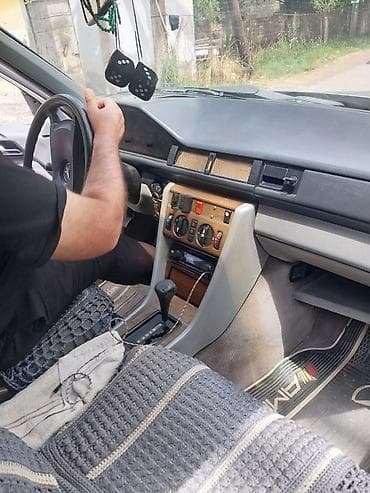 бу запчасти на мерседес w211: Mercedes-Benz 190E (W201) sedan - Kuzov: 4 qapılı sedan, boz rəng - — 4