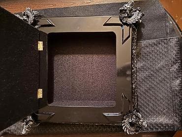 Əl işi şahmat taxtası və fiqurlar dəsti - Dizayn: Qara laklı korpus — 2