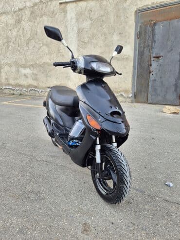 suret panel: Şəhər içi sürüş üçün praktik skuter - Rəng: qara - Kuzov tipi: skuter — 5