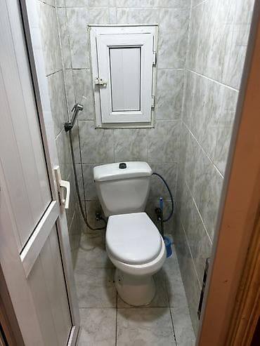Mənzil Sabunçu rayon İcra Hakimiyyətinin arxasında yerləşir. 2 otaqdan — 8